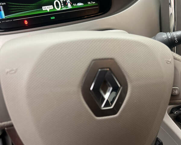 Серый Рено Зое, объемом двигателя 0 л и пробегом 85 тыс. км за 9400 $, фото 10 на Automoto.ua