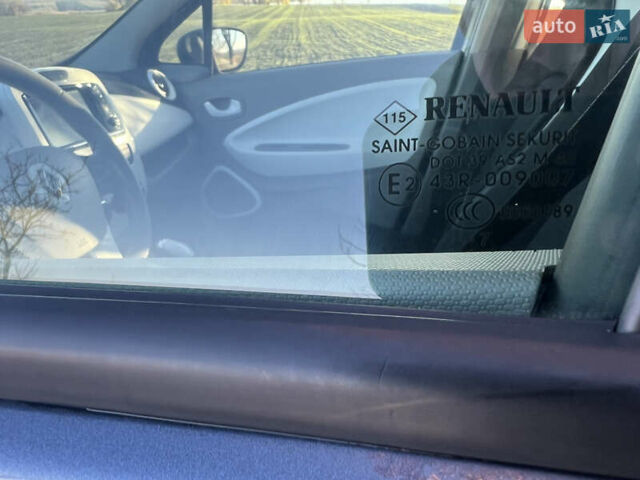 Серый Рено Зое, объемом двигателя 0 л и пробегом 108 тыс. км за 8500 $, фото 34 на Automoto.ua