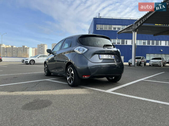 Серый Рено Зое, объемом двигателя 0 л и пробегом 160 тыс. км за 8700 $, фото 28 на Automoto.ua