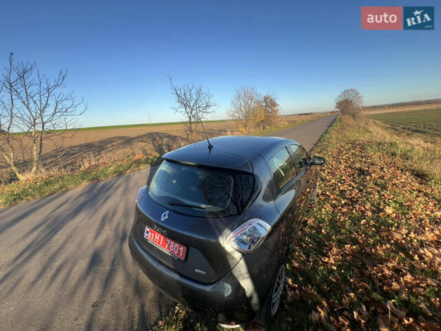 Серый Рено Зое, объемом двигателя 0 л и пробегом 108 тыс. км за 8500 $, фото 3 на Automoto.ua