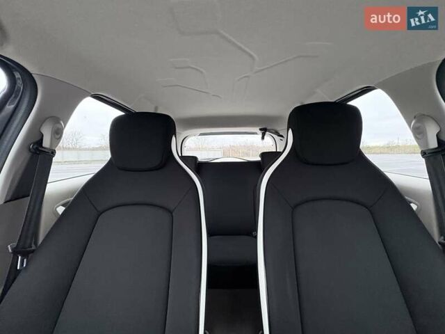 Серый Рено Зое, объемом двигателя 0 л и пробегом 62 тыс. км за 9500 $, фото 38 на Automoto.ua