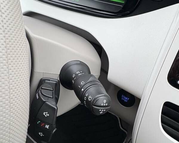 Серый Рено Зое, объемом двигателя 0 л и пробегом 62 тыс. км за 9500 $, фото 35 на Automoto.ua