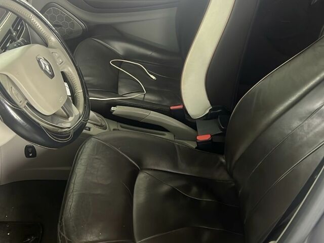 Серый Рено Зое, объемом двигателя 0 л и пробегом 115 тыс. км за 6900 $, фото 4 на Automoto.ua