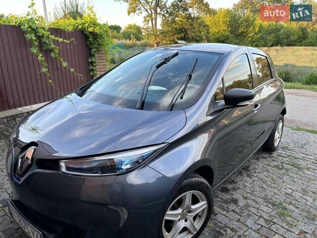 Серый Рено Зое, объемом двигателя 0 л и пробегом 110 тыс. км за 9999 $, фото 3 на Automoto.ua