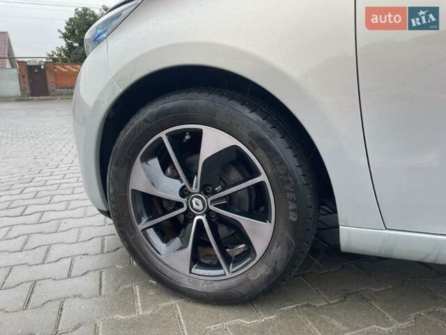 Серый Рено Зое, объемом двигателя 0 л и пробегом 150 тыс. км за 9700 $, фото 3 на Automoto.ua