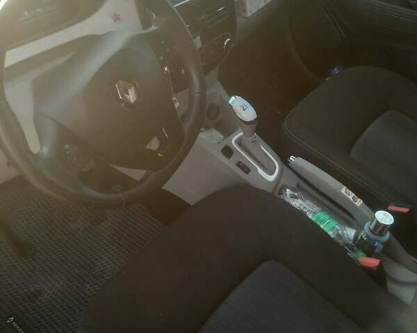 Серый Рено Зое, объемом двигателя 0 л и пробегом 72 тыс. км за 8800 $, фото 1 на Automoto.ua