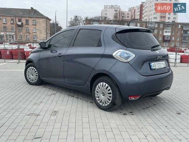 Серый Рено Зое, объемом двигателя 0 л и пробегом 115 тыс. км за 8500 $, фото 3 на Automoto.ua