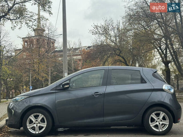 Серый Рено Зое, объемом двигателя 0 л и пробегом 164 тыс. км за 10200 $, фото 5 на Automoto.ua