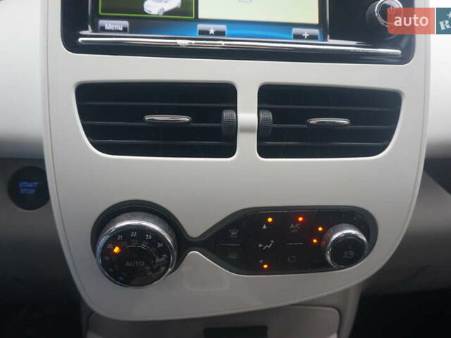 Серый Рено Зое, объемом двигателя 0 л и пробегом 182 тыс. км за 8200 $, фото 35 на Automoto.ua