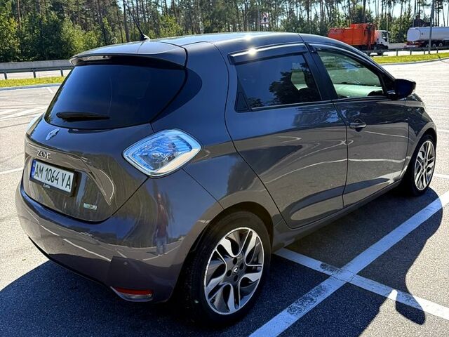 Серый Рено Зое, объемом двигателя 0 л и пробегом 200 тыс. км за 8500 $, фото 4 на Automoto.ua