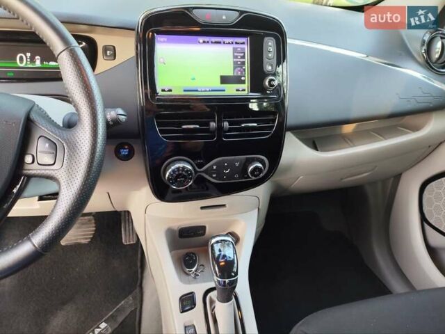 Серый Рено Зое, объемом двигателя 0 л и пробегом 158 тыс. км за 8100 $, фото 15 на Automoto.ua