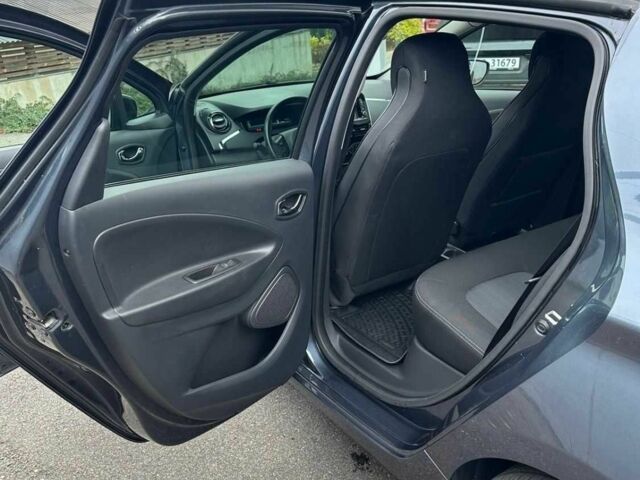 Серый Рено Зое, объемом двигателя 0 л и пробегом 87 тыс. км за 6500 $, фото 7 на Automoto.ua