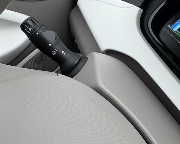 Серый Рено Зое, объемом двигателя 0 л и пробегом 62 тыс. км за 9500 $, фото 26 на Automoto.ua