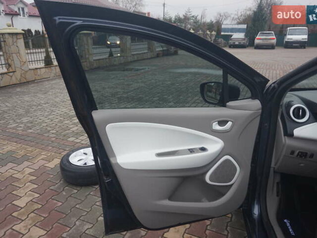 Серый Рено Зое, объемом двигателя 0 л и пробегом 182 тыс. км за 8200 $, фото 27 на Automoto.ua