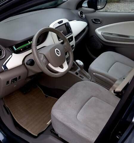 Серый Рено Зое, объемом двигателя 0 л и пробегом 79 тыс. км за 8900 $, фото 10 на Automoto.ua