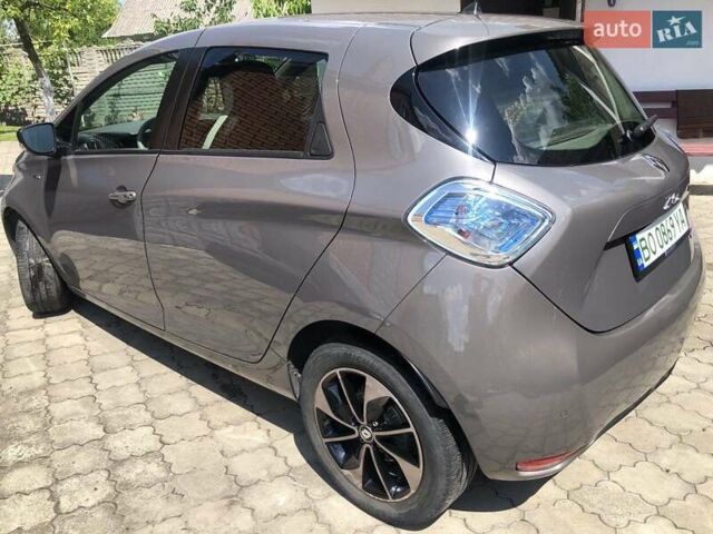 Серый Рено Зое, объемом двигателя 0 л и пробегом 112 тыс. км за 11500 $, фото 4 на Automoto.ua