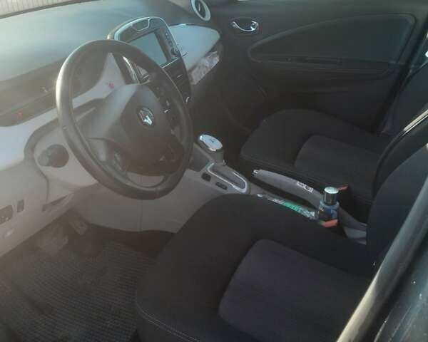 Серый Рено Зое, объемом двигателя 0 л и пробегом 72 тыс. км за 8800 $, фото 10 на Automoto.ua