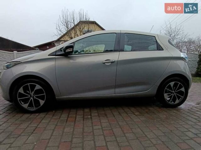 Серый Рено Зое, объемом двигателя 0 л и пробегом 108 тыс. км за 9400 $, фото 43 на Automoto.ua