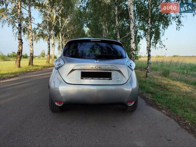 Серый Рено Зое, объемом двигателя 0 л и пробегом 158 тыс. км за 8100 $, фото 5 на Automoto.ua