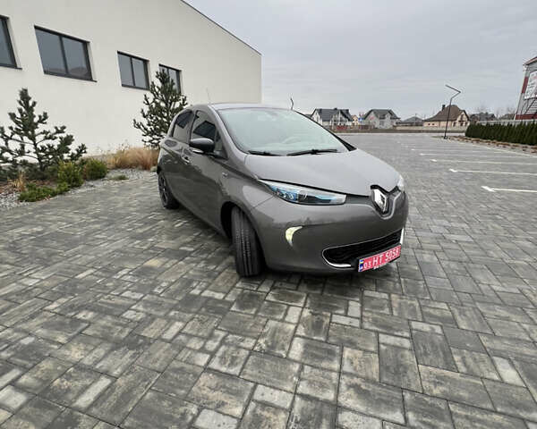 Серый Рено Зое, объемом двигателя 0 л и пробегом 85 тыс. км за 9400 $, фото 15 на Automoto.ua