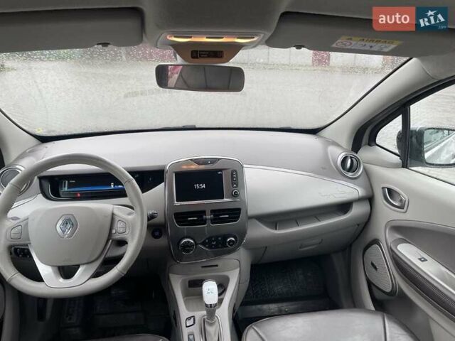 Серый Рено Зое, объемом двигателя 0 л и пробегом 150 тыс. км за 9700 $, фото 12 на Automoto.ua
