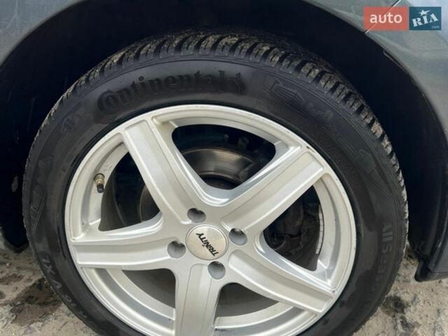 Серый Рено Зое, объемом двигателя 0 л и пробегом 122 тыс. км за 8888 $, фото 15 на Automoto.ua