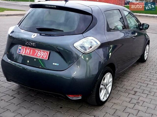 Серый Рено Зое, объемом двигателя 0 л и пробегом 79 тыс. км за 8900 $, фото 8 на Automoto.ua