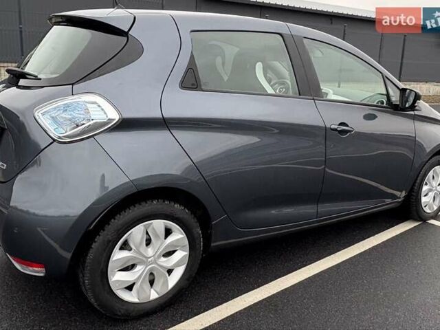 Серый Рено Зое, объемом двигателя 0 л и пробегом 62 тыс. км за 9500 $, фото 11 на Automoto.ua