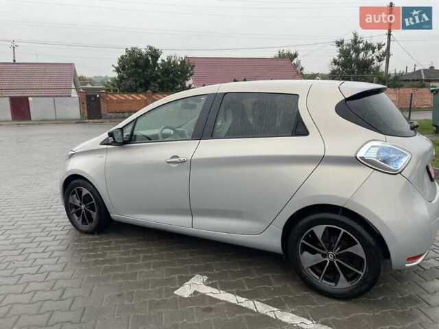 Серый Рено Зое, объемом двигателя 0 л и пробегом 150 тыс. км за 9700 $, фото 4 на Automoto.ua