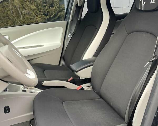 Серый Рено Зое, объемом двигателя 0 л и пробегом 115 тыс. км за 8500 $, фото 21 на Automoto.ua