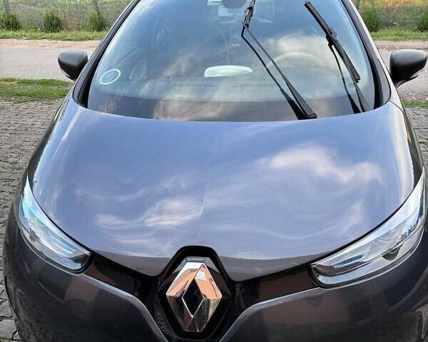 Серый Рено Зое, объемом двигателя 0 л и пробегом 110 тыс. км за 9999 $, фото 2 на Automoto.ua