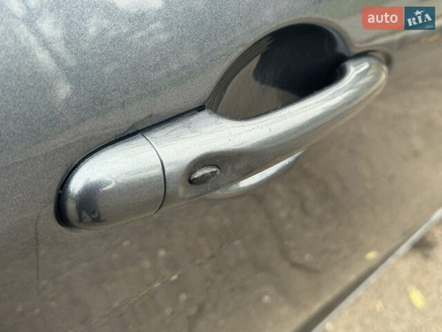 Серый Рено Зое, объемом двигателя 0 л и пробегом 164 тыс. км за 10200 $, фото 9 на Automoto.ua