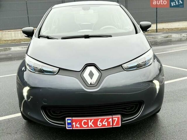 Серый Рено Зое, объемом двигателя 0 л и пробегом 62 тыс. км за 9500 $, фото 5 на Automoto.ua
