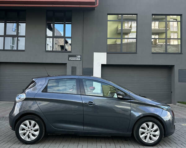Серый Рено Зое, объемом двигателя 0 л и пробегом 137 тыс. км за 9450 $, фото 4 на Automoto.ua
