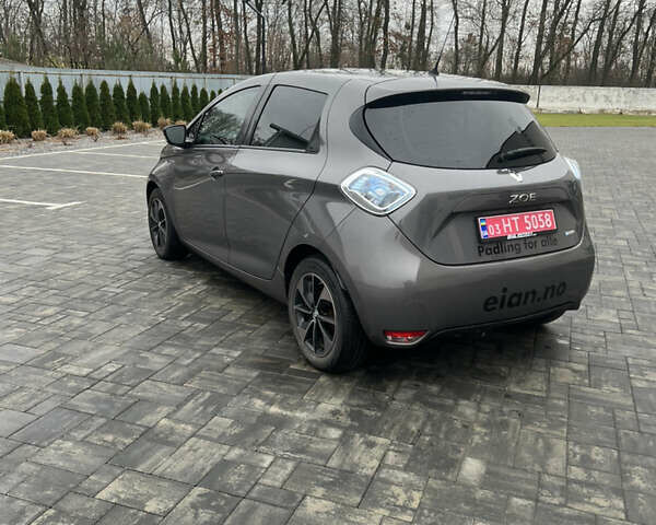 Серый Рено Зое, объемом двигателя 0 л и пробегом 85 тыс. км за 9400 $, фото 1 на Automoto.ua