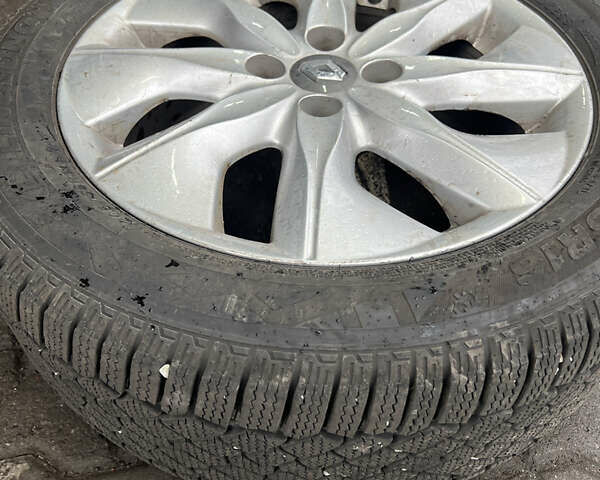 Серый Рено Зое, объемом двигателя 0 л и пробегом 85 тыс. км за 9400 $, фото 16 на Automoto.ua