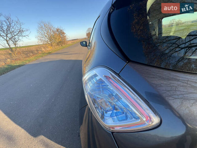 Серый Рено Зое, объемом двигателя 0 л и пробегом 108 тыс. км за 8500 $, фото 27 на Automoto.ua