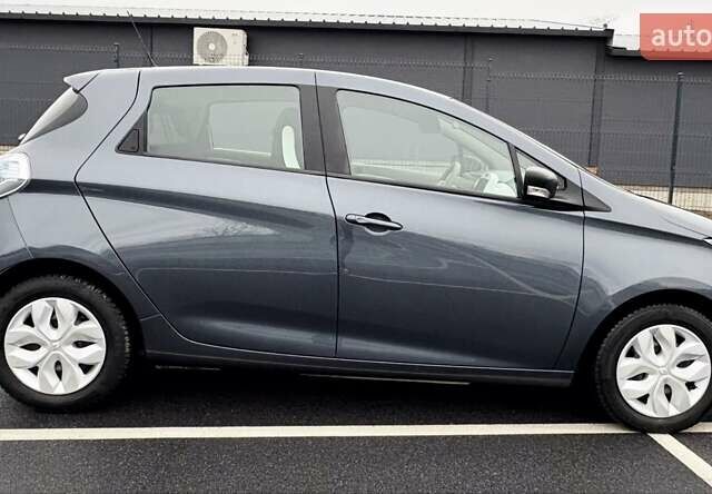 Серый Рено Зое, объемом двигателя 0 л и пробегом 62 тыс. км за 9500 $, фото 9 на Automoto.ua