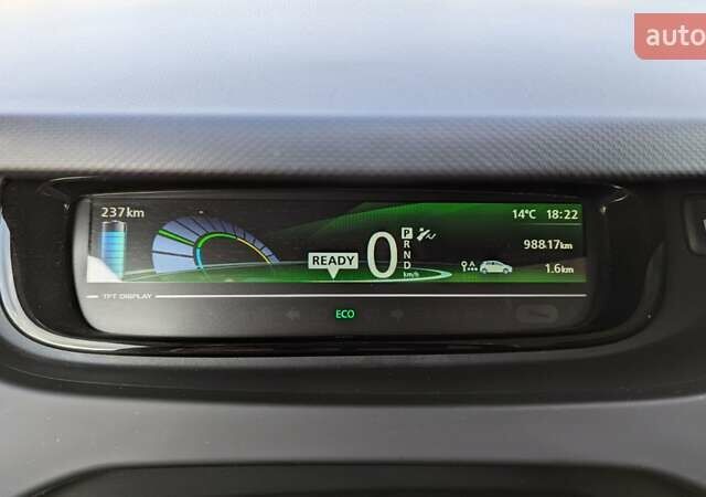 Серый Рено Зое, объемом двигателя 0 л и пробегом 103 тыс. км за 10000 $, фото 19 на Automoto.ua