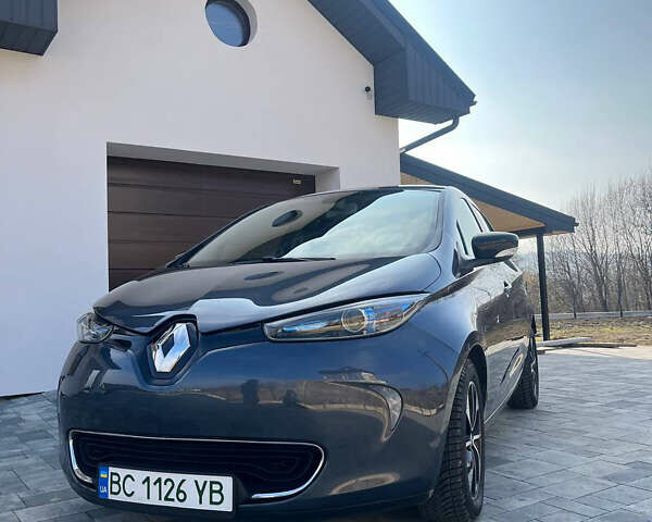 Серый Рено Зое, объемом двигателя 0 л и пробегом 62 тыс. км за 10000 $, фото 5 на Automoto.ua