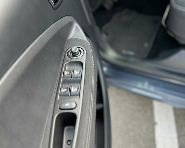 Серый Рено Зое, объемом двигателя 0 л и пробегом 160 тыс. км за 8700 $, фото 34 на Automoto.ua