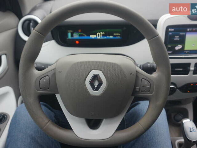 Серый Рено Зое, объемом двигателя 0 л и пробегом 182 тыс. км за 8200 $, фото 31 на Automoto.ua