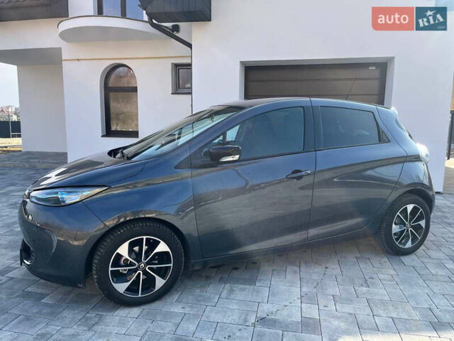 Серый Рено Зое, объемом двигателя 0 л и пробегом 62 тыс. км за 10000 $, фото 1 на Automoto.ua
