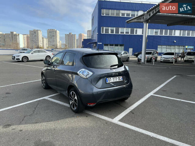 Серый Рено Зое, объемом двигателя 0 л и пробегом 160 тыс. км за 8700 $, фото 31 на Automoto.ua