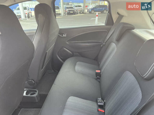 Серый Рено Зое, объемом двигателя 0 л и пробегом 160 тыс. км за 8700 $, фото 38 на Automoto.ua