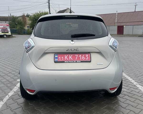 Серый Рено Зое, объемом двигателя 0 л и пробегом 150 тыс. км за 9700 $, фото 8 на Automoto.ua