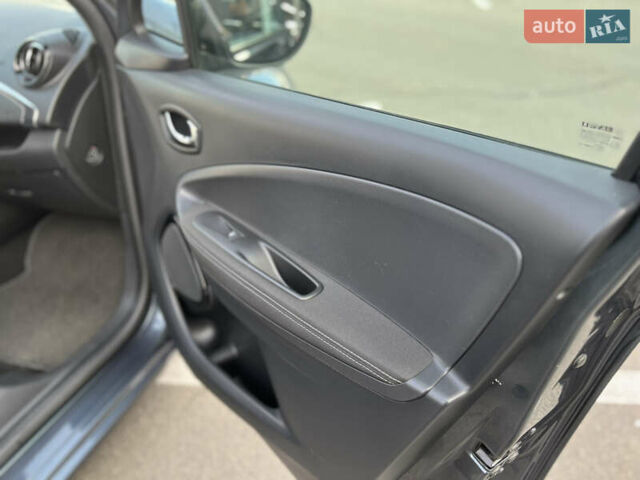 Серый Рено Зое, объемом двигателя 0 л и пробегом 160 тыс. км за 8700 $, фото 43 на Automoto.ua