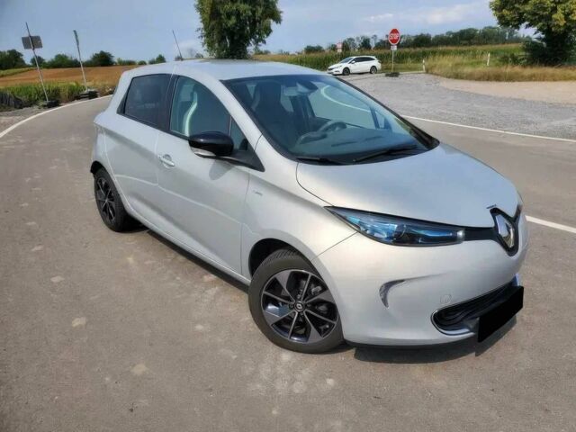 Серый Рено Зое, объемом двигателя 0 л и пробегом 69 тыс. км за 8500 $, фото 2 на Automoto.ua