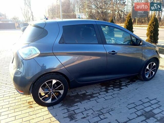 Серый Рено Зое, объемом двигателя 0 л и пробегом 115 тыс. км за 10500 $, фото 4 на Automoto.ua