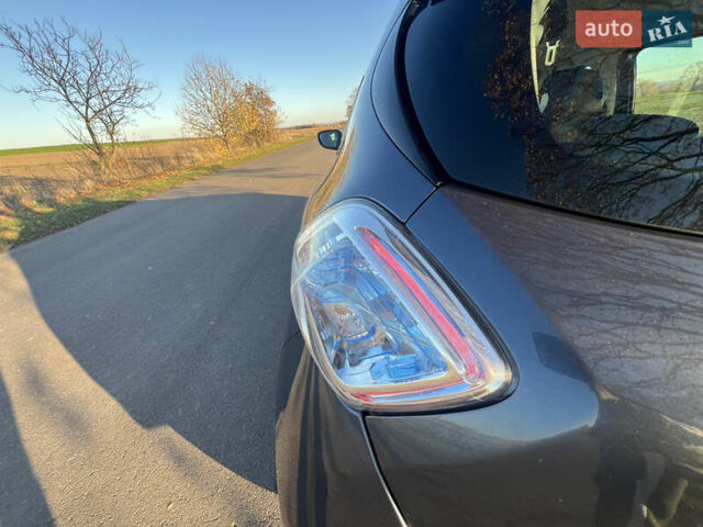 Серый Рено Зое, объемом двигателя 0 л и пробегом 108 тыс. км за 8500 $, фото 28 на Automoto.ua